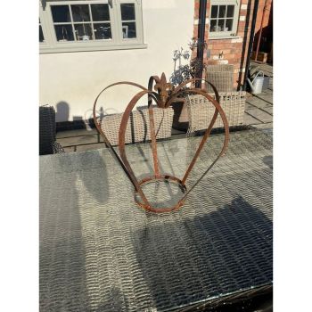 Crown Planter Plant Pins/ Garden Art - L22.9 x W22.9 x H48.3 cm - Bare Metal/Ready to Rust