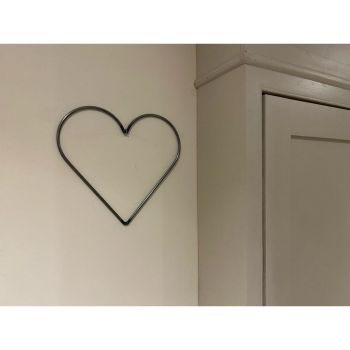 Wire Heart 20 cm Garden Wall Art - L20 x H20 cm - Bare Metal/Ready to Rust